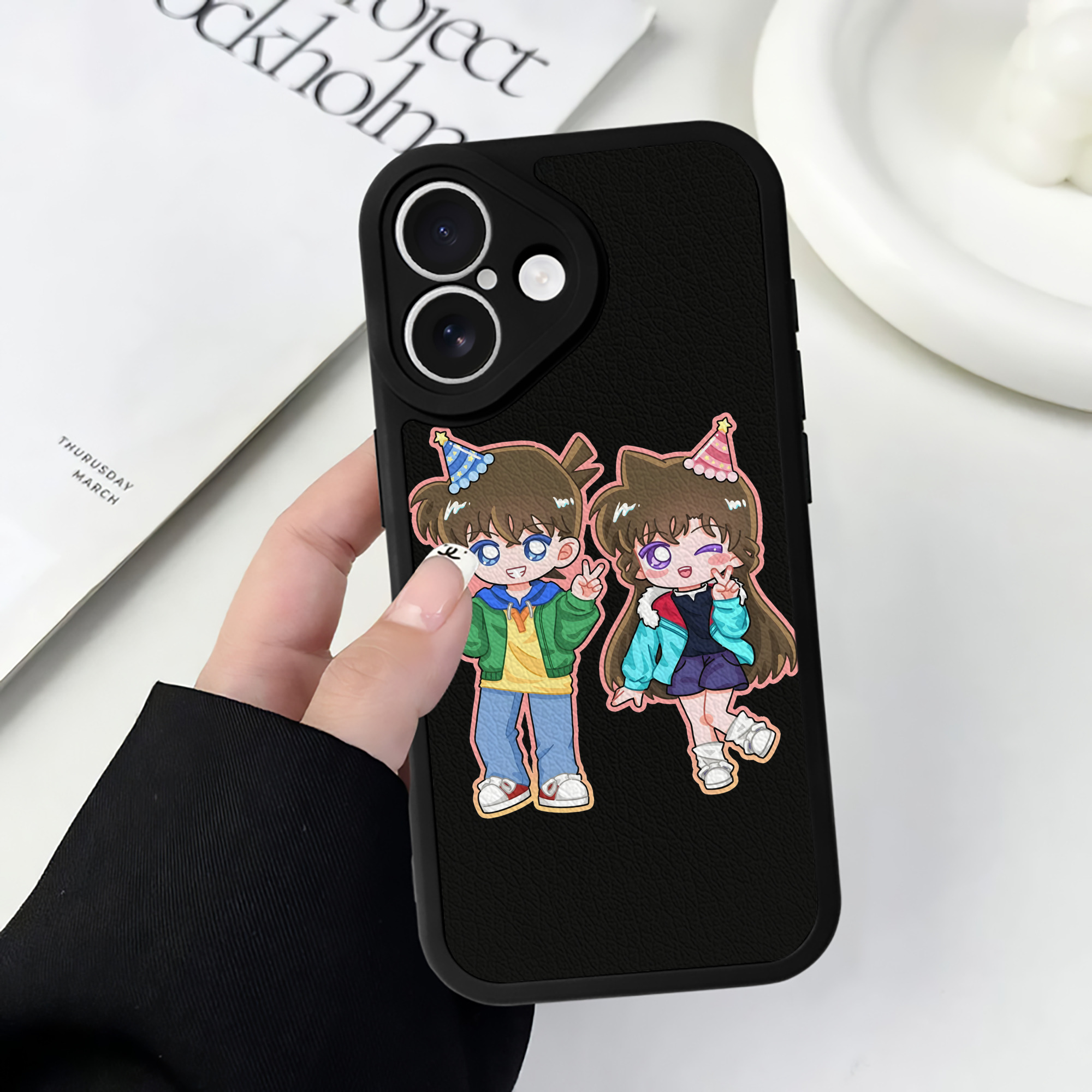 （画像用） 名探偵コナン 毛利 蘭 もうり らん、モーリ ラン Detective Conan Rachel Moore 【iPhone 16シリーズ対応】シリコンスマホケース（レザー調） 材質：シリコン
